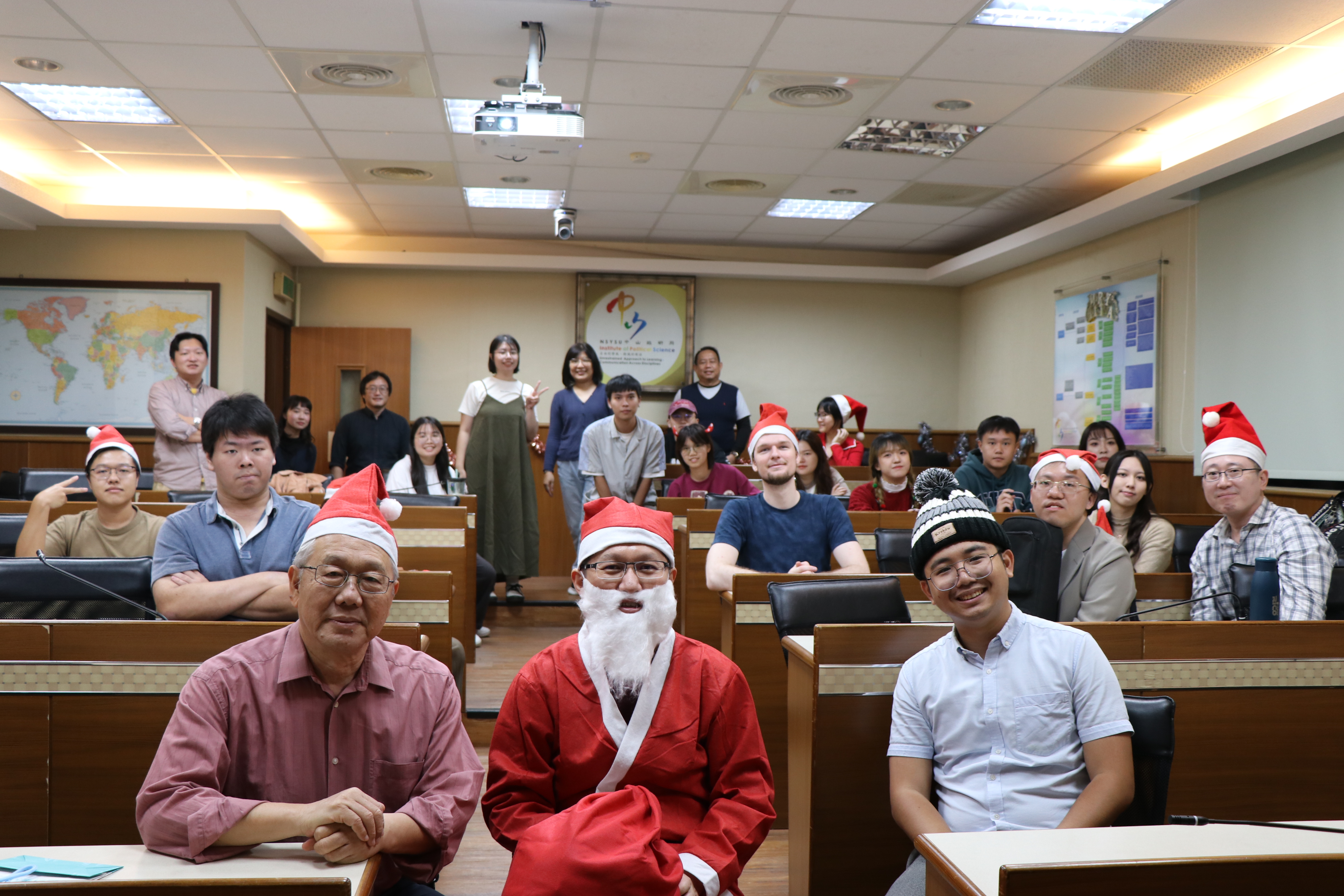 【耶誕回顧】114學年第1學期頒贈榮譽獎項暨耶誕餐會